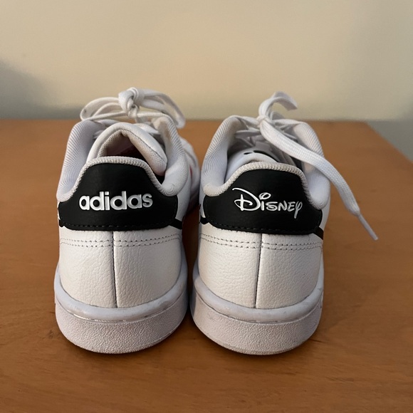 Minnie Mouse Adidas - Picture 2 of 4